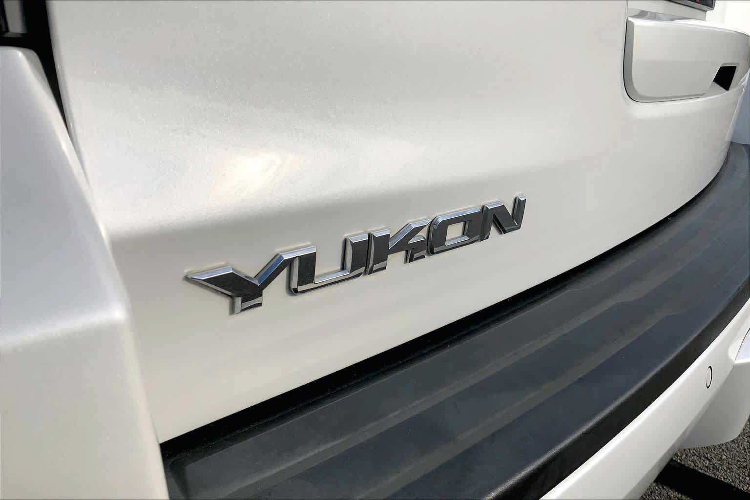 Used 2018 GMC Yukon SLT w/ Premium Edition RWD image 30
