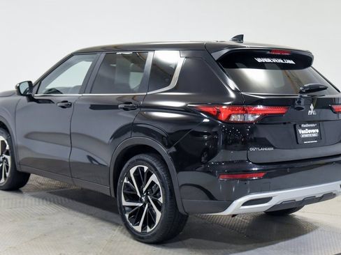Used 2024 Mitsubishi Outlander SE Black Edition image 9
