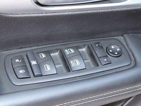 Used 2024 Chrysler Pacifica Limited image 22