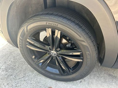 Certified 2023 Volkswagen Atlas Cross Sport SEL R-Line AWD/4WD image 26