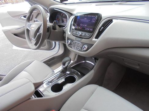 Used 2024 Chevrolet Malibu LT image 12