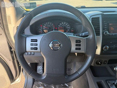 Used 2018 Nissan Frontier SV image 15