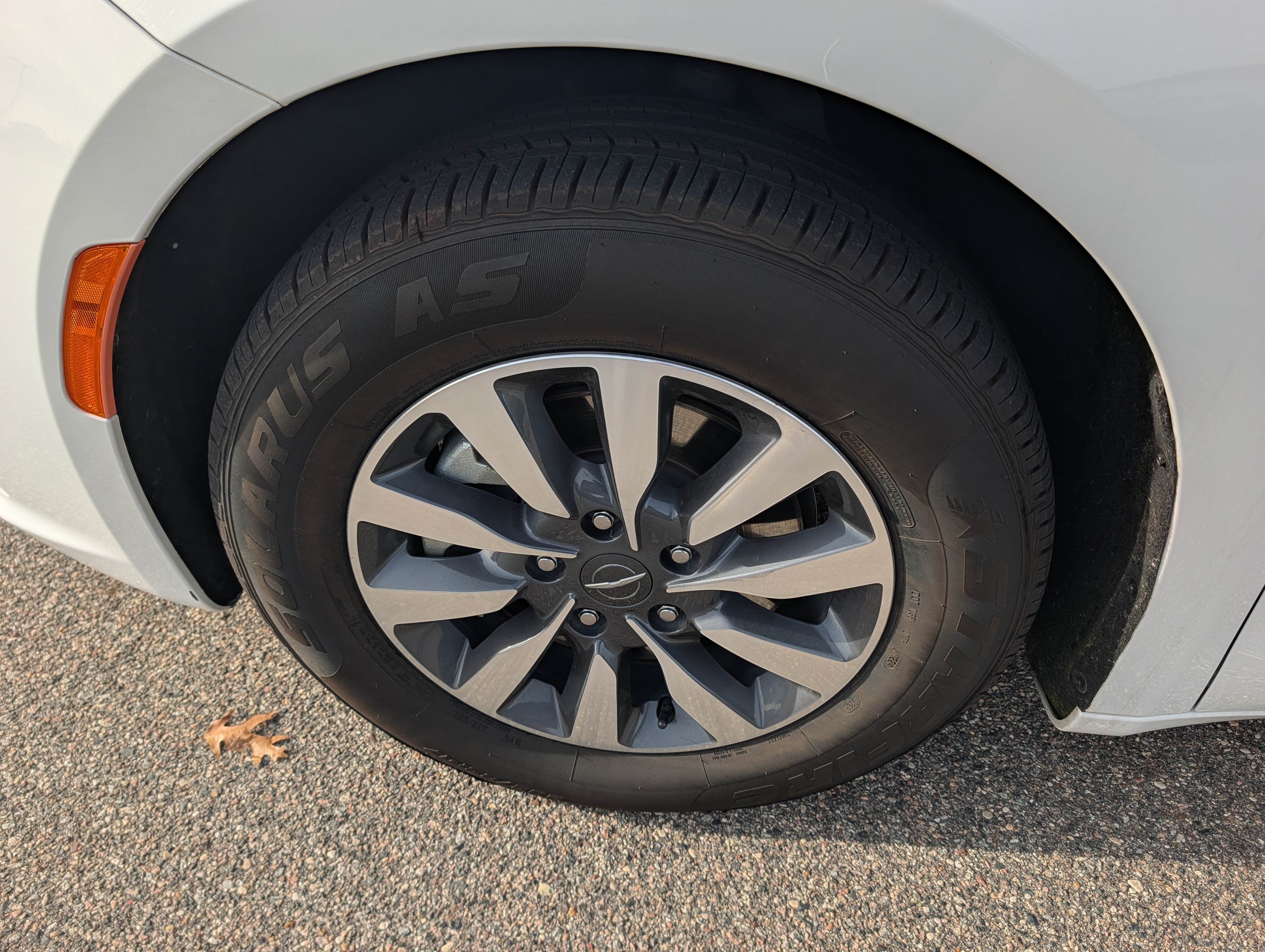 Used 2023 Chrysler Pacifica Touring-L FWD image 15