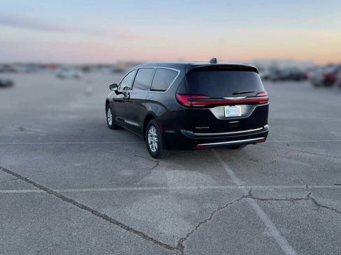 New 2026 Chrysler Pacifica Select image 9