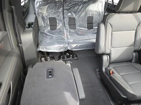 New 2026 Chevrolet Suburban Premier AWD/4WD image 28