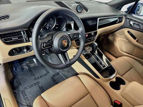 Used 2026 Porsche Macan AWD/4WD image 4