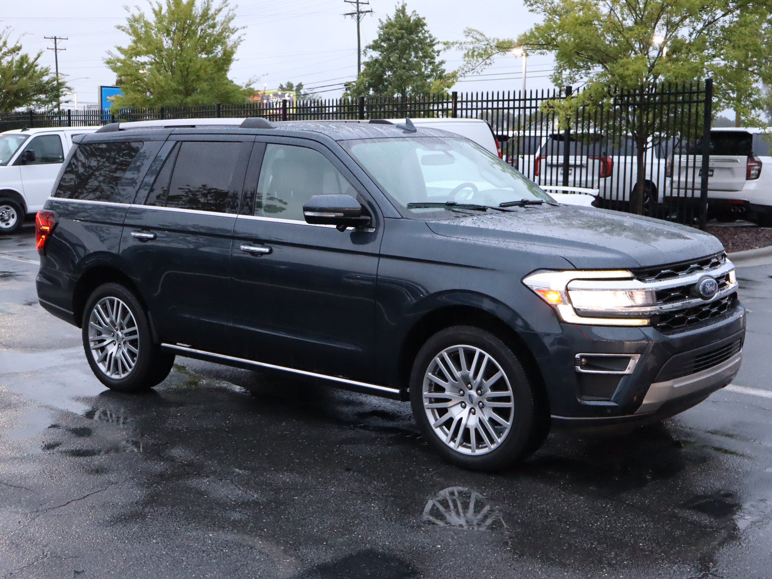 Used 2022 Ford Expedition Limited RWD image 14