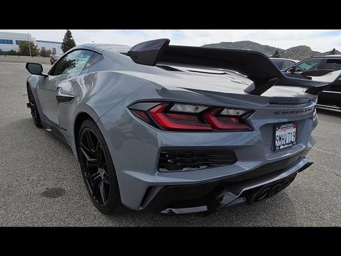 Used 2024 Chevrolet Corvette Z06 w/ Z07 Performance Package RWD image 6