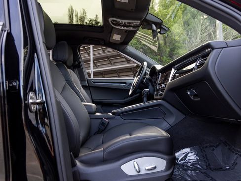 Certified 2025 Porsche Macan image 52