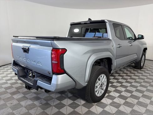 Used 2024 Toyota Tacoma SR5 AWD/4WD image 7