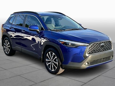 Certified 2024 Toyota Corolla Cross XLE image 3