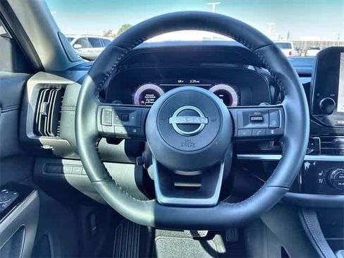 Used 2025 Nissan Pathfinder Platinum w/ Black Appearance Package image 25