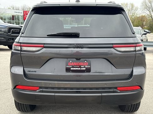 Used 2024 Jeep Grand Cherokee Altitude AWD/4WD image 7