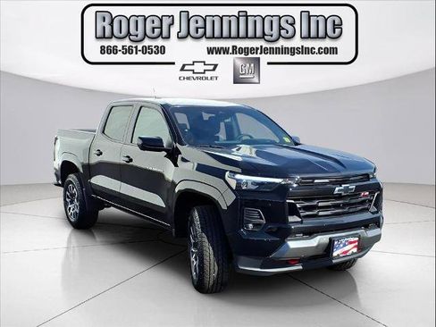 Used 2023 Chevrolet Colorado Z71 w/ Z71 Convenience Package 2 image 5
