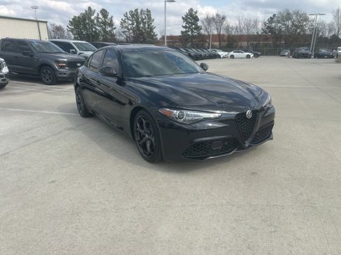 Used 2023 Alfa Romeo Giulia Estrema image 3