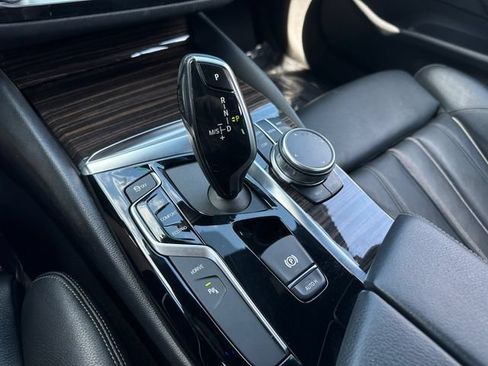 Used 2019 BMW 530e w/ Convenience Package RWD image 25