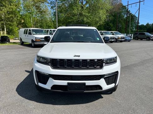 Certified 2026 Jeep Grand Cherokee Limited w/ Limited Altitude Package AWD/4WD image 3