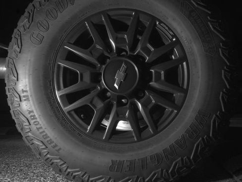 Used 2024 Chevrolet Silverado 2500 ZR2 AWD/4WD image 13