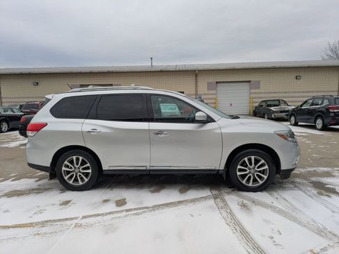 Used 2016 Nissan Pathfinder SL w/ SL Tech Package image 4