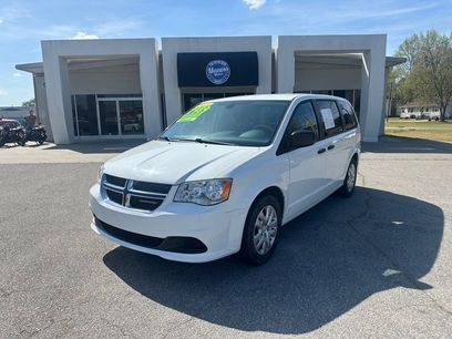 Used 2019 Dodge Grand Caravan SE w/ UConnect Hands-Free Group