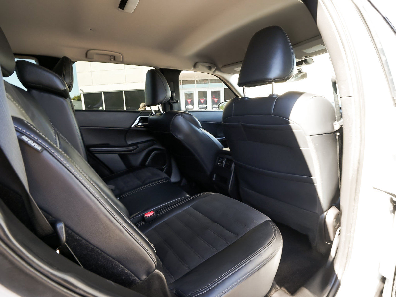 Used 2024 Mitsubishi Outlander SE AWD/4WD image 35