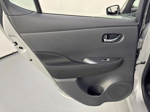 Used 2025 Nissan Leaf S image 34