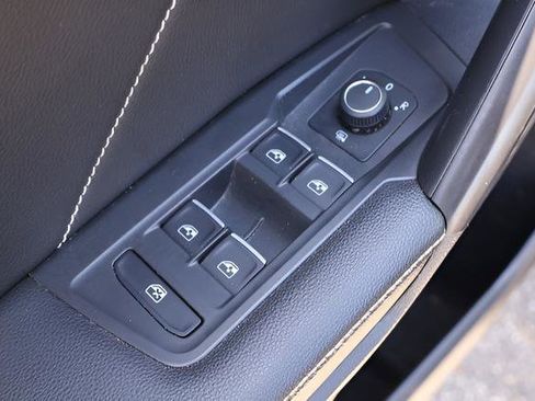 Used 2023 Volkswagen Tiguan SE FWD image 12