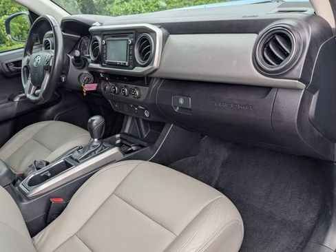 Used 2017 Toyota Tacoma SR5 w/ Tow Package AWD/4WD image 25