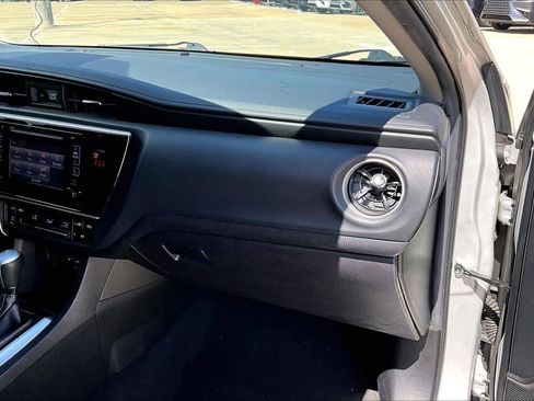 Used 2019 Toyota Corolla LE image 18