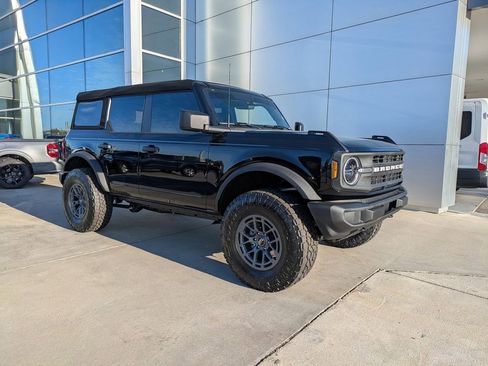 New 2025 Ford Bronco 4-Door image 2