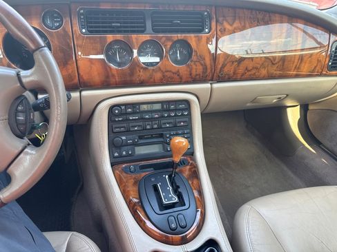 Used 2002 Jaguar XK8 Convertible image 12