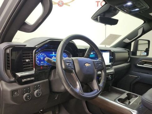 Used 2025 Chevrolet Silverado 2500 High Country w/ Technology Package AWD/4WD image 13