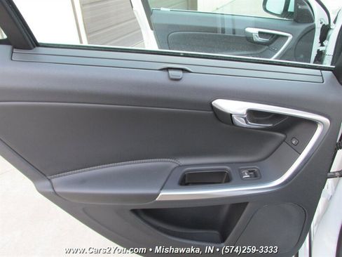 Used 2017 Volvo S60 T5 Inscription image 18