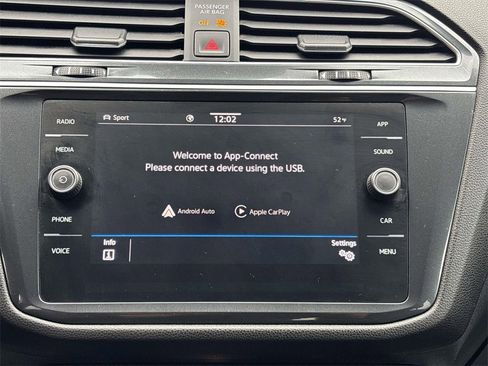 Used 2024 Volkswagen Tiguan SE image 24