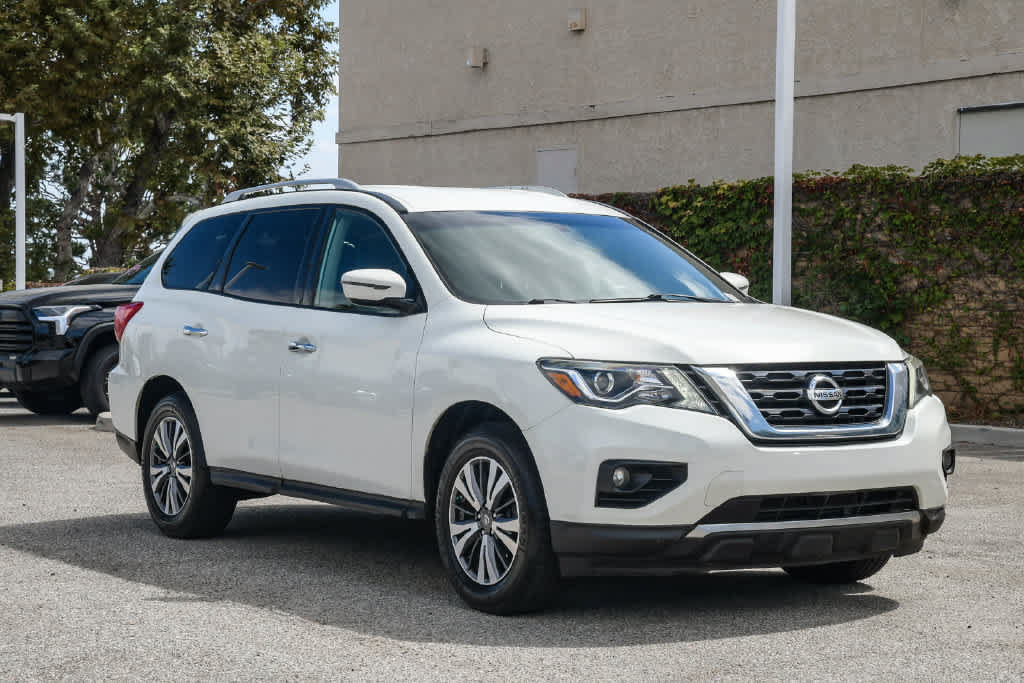 Used 2017 Nissan Pathfinder SV AWD/4WD image 3