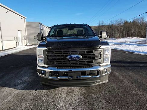 New 2026 Ford F250 XL w/ XL Chrome Package image 3