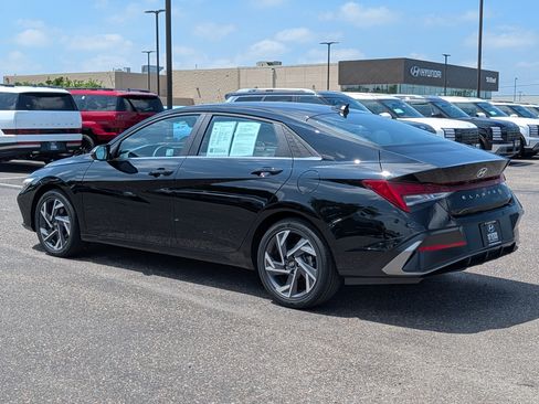 Used 2025 Hyundai Elantra Limited w/ Cargo Package FWD image 3