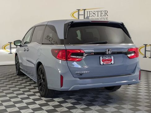 Used 2025 Honda Odyssey Sport-L image 4