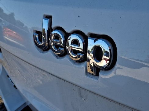 Used 2019 Jeep Grand Cherokee Limited AWD/4WD image 25