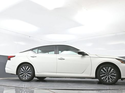 Used 2025 Nissan Altima 2.5 SV FWD image 24