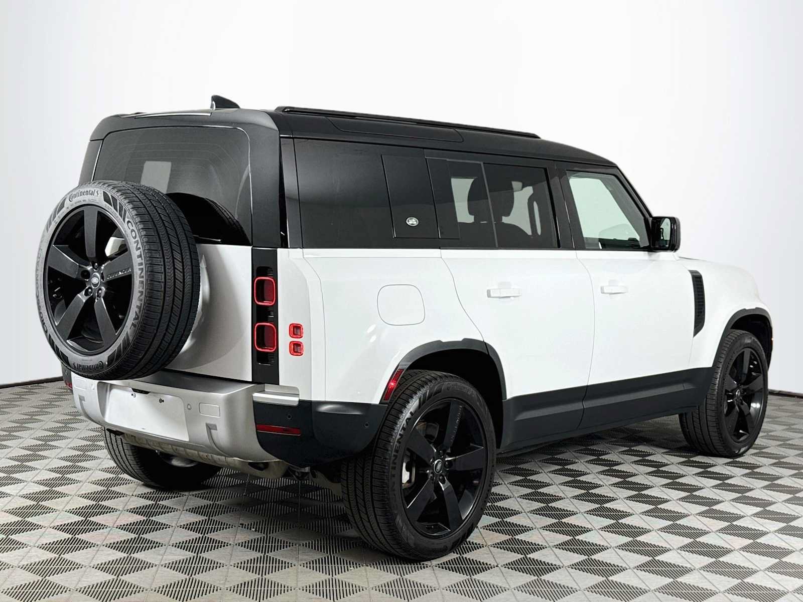 Certified 2024 Land Rover Defender 110 S AWD/4WD image 5