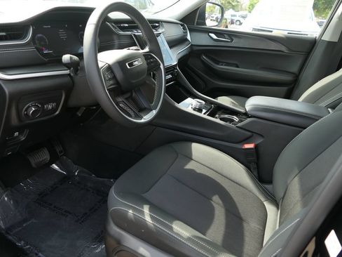 Used 2023 Jeep Grand Cherokee L Laredo AWD/4WD image 10