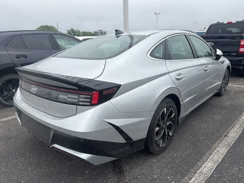 Used 2025 Hyundai Sonata SEL FWD image 2