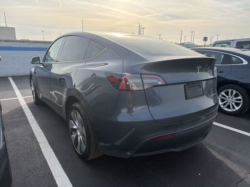 Used 2023 Tesla Model Y Long Range image 2