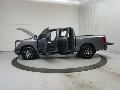 Used 2024 Nissan Titan SV w/ SV Convenience Package AWD/4WD image 13