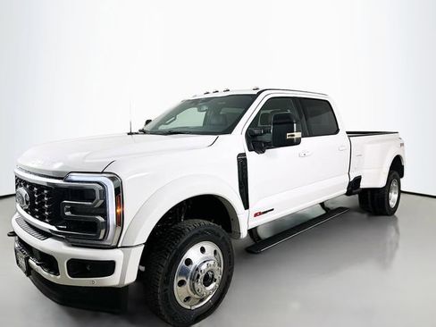 New 2026 Ford F450 Platinum w/ FX4 Off-Road Package image 3