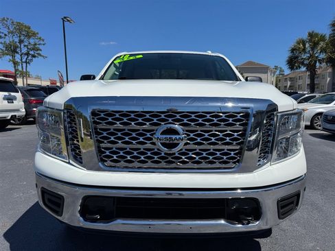 Used 2018 Nissan Titan SV w/ SV Convenience Package image 3
