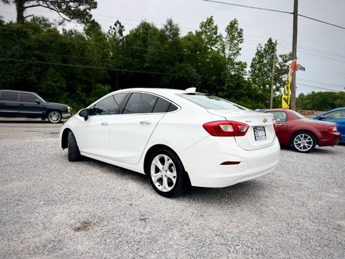 Used 2017 Chevrolet Cruze Premier FWD image 2