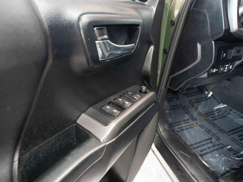 Used 2021 Toyota Tacoma TRD Off-Road AWD/4WD image 7