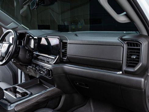 Used 2025 Chevrolet Silverado 2500 LTZ w/ LTZ Premium Package image 15